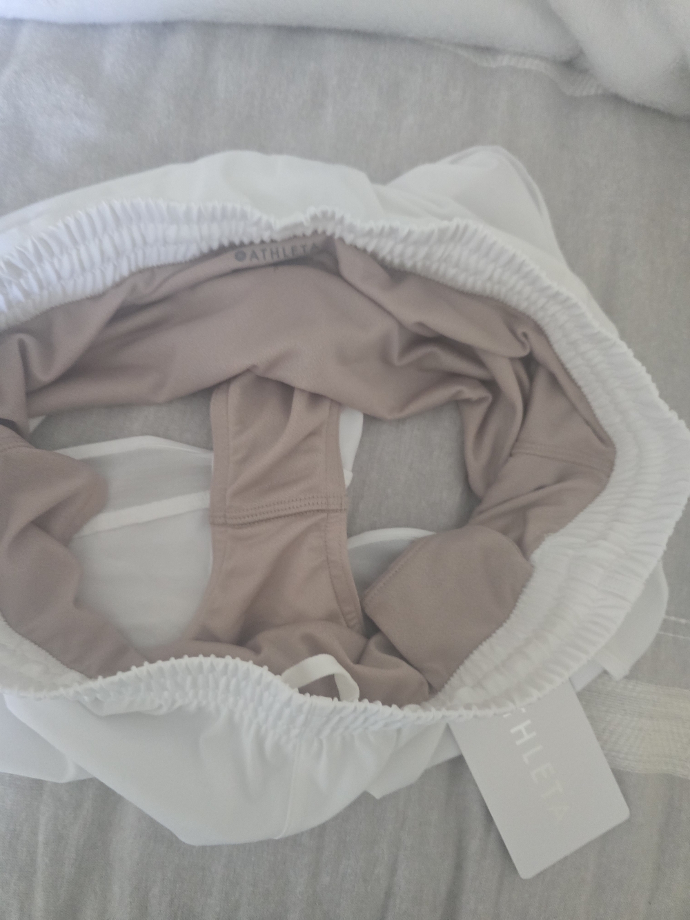 ⚠️⚠️⚠️ SOLD⚠️⚠️⚠️Athleta Women's Mesh Racer Run Shorts 4" In White - Picture 9 of 11
